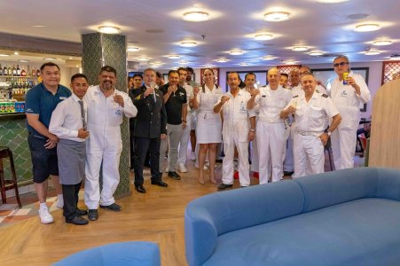 Costa Fascinosa crew bar 2.jpg